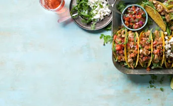 Taco's met kip en Mexicaanse salsa