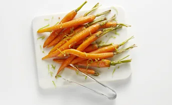 Geglaceerde wortel met koriander en limoen
