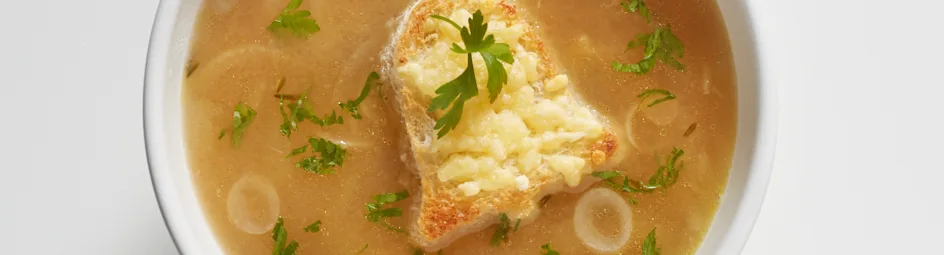 Uiensoep met kerstcroutons