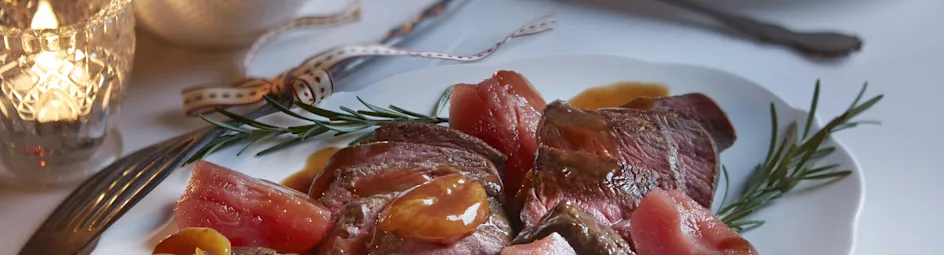 Hertenbiefstuk met abrikozen en portsaus