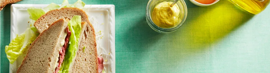 Rosbiefsandwich met limoenmayonaise