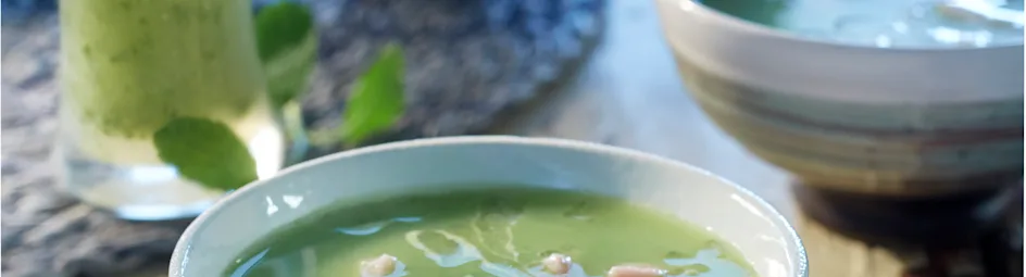 Doperwtensoep met ham en muntolie