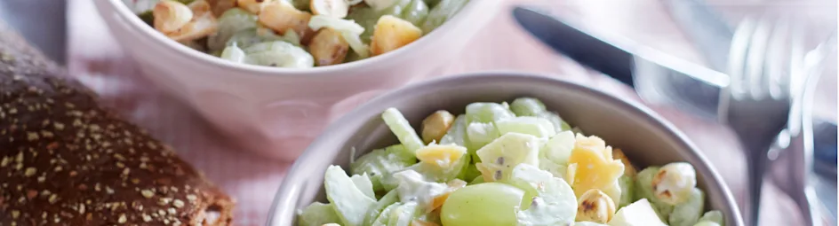Waldorfsalade met druiven en kaas