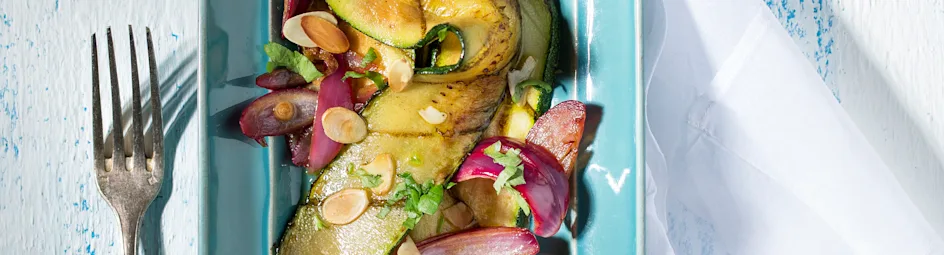 Geroosterde courgette met rode ui