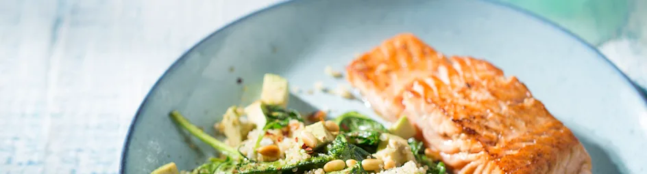 Quinoa met avocado en spinazie