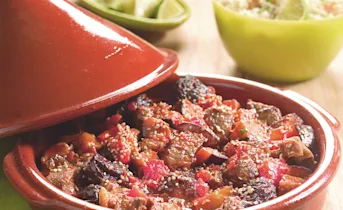 Tajine van rundvlees, pruimen en aubergines