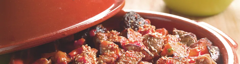 Tajine van rundvlees, pruimen en aubergines