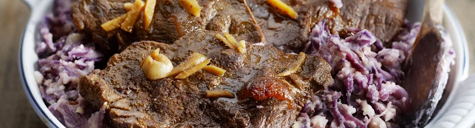 Stamppot van rodekool met gembersukade