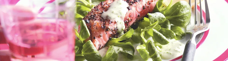 Salade van geroosterde zalm met mierikswortelmayonaise