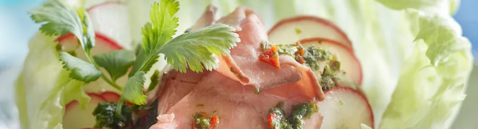 Salade met rosbief en scherpe saus