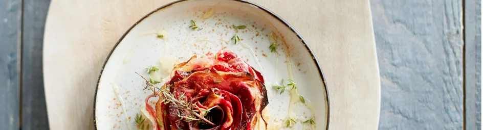 Taartje met biet en rode appel