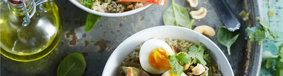 Groene curry met spinazie en ei