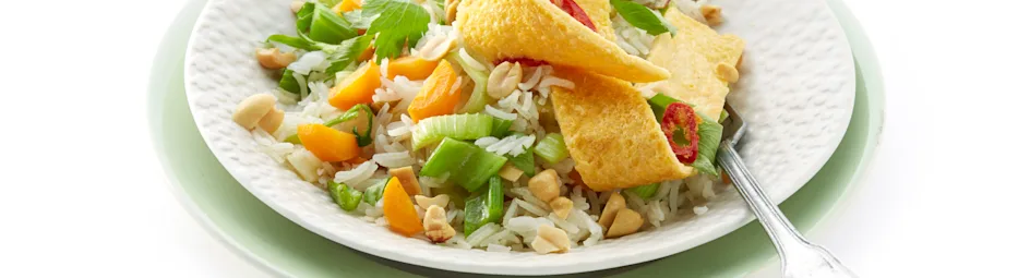 Rijstschotel met omelet