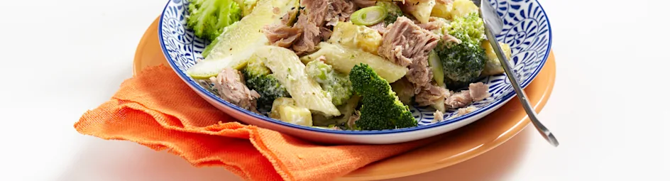 Pasta met tonijn, broccoli en bosui
