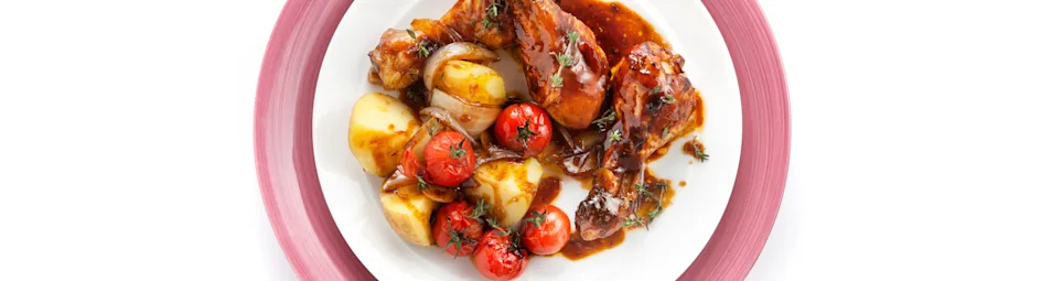 Drumsticks met trostomaten en gepofte aardappel