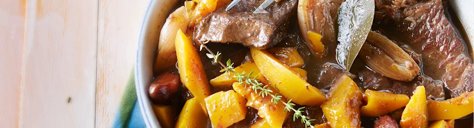 Gestoofde runderlapjes met pompoen en dadels