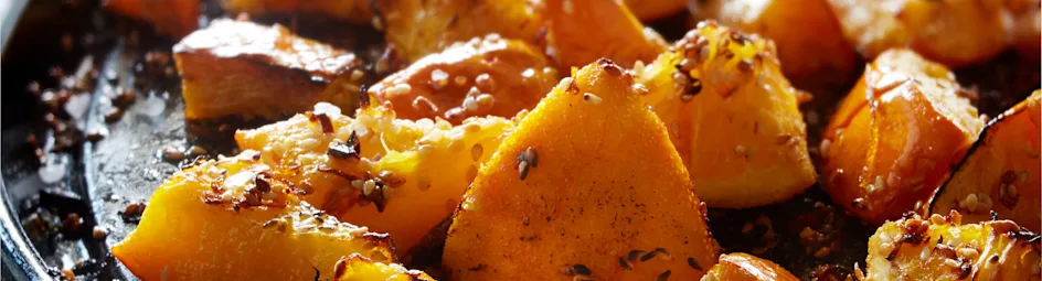 Geroosterde pompoen met sesam en sinaasappel