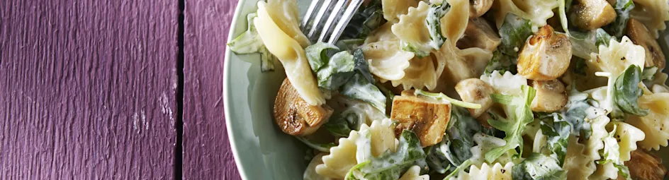Pasta met champignons en rucola
