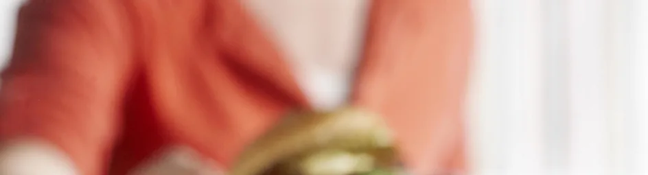 Bosuiburger met augurk en mosterdsaus