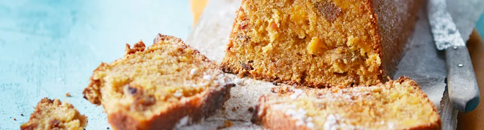 Pompoencake met walnoten en zuidvruchten