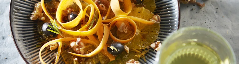 Wortelsalade met sinaasappel en olijven