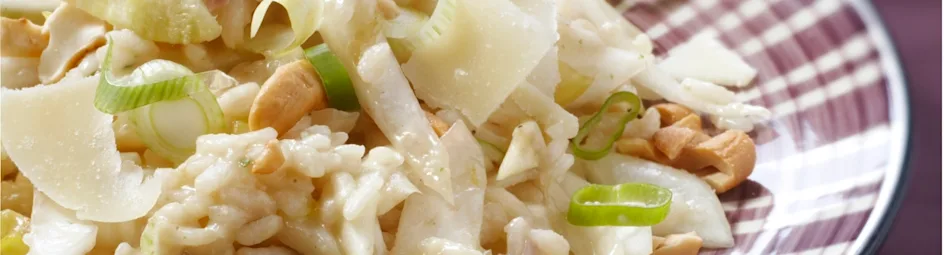 Risotto met witlof, kaas en cashewnoten