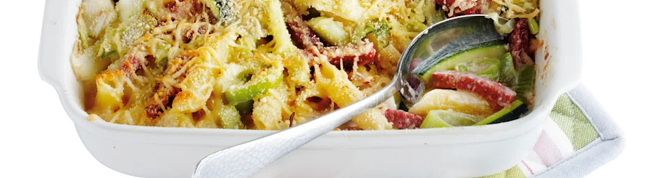 Pasta uit de oven met prei en courgette