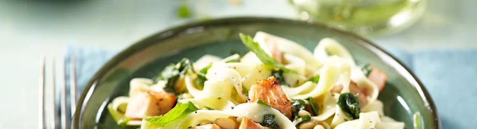 Pasta met zalm en spinazie