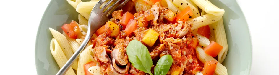 Pasta met tonijn, appel en tomaat