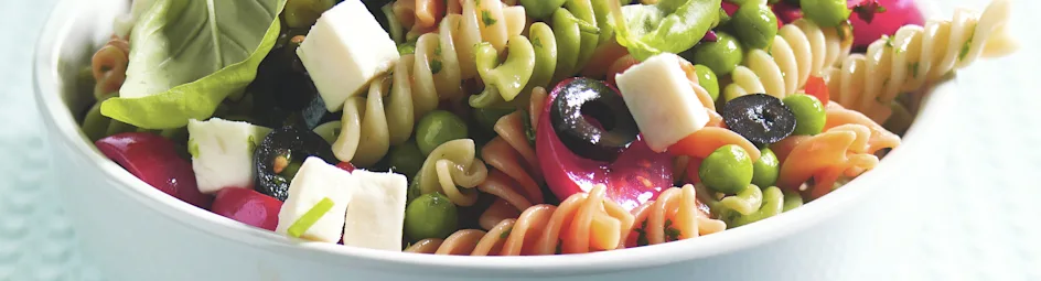 Italiaanse pastasalade met pestosaus