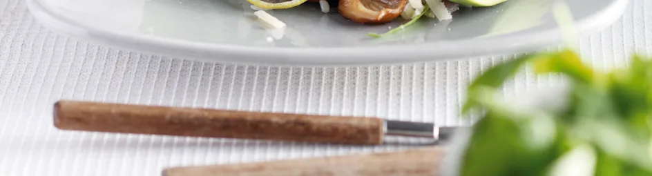 Gebakken rijst met avocado en paddenstoelen