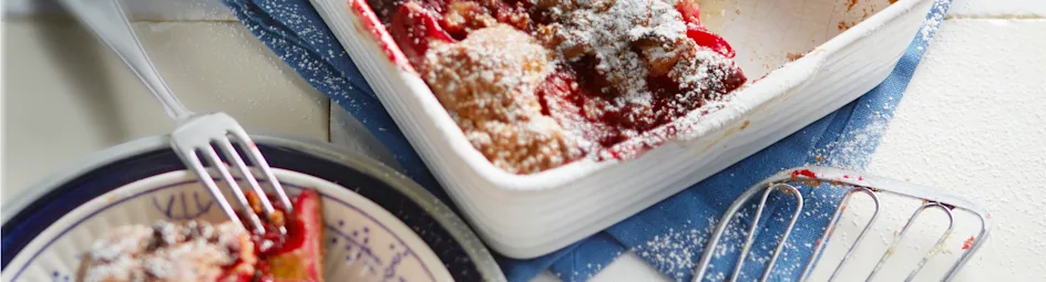 Cookie plum crumble cake