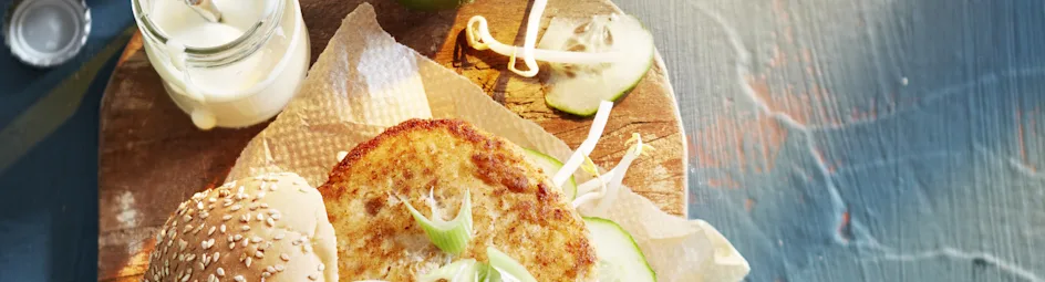 Thaise zalmburger met sesammayonaise