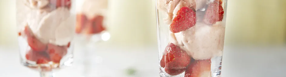 Rabarbersorbet met aardbeien