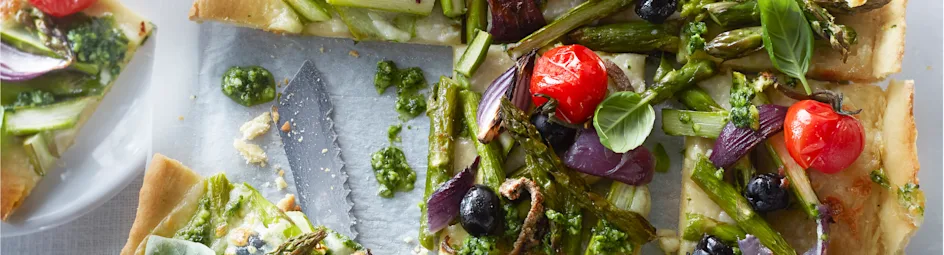 Pizza met asperges, ansjovis en spinaziepesto