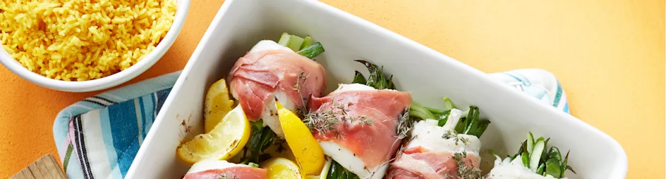 Visrolletjes met lentegroenten in parmaham