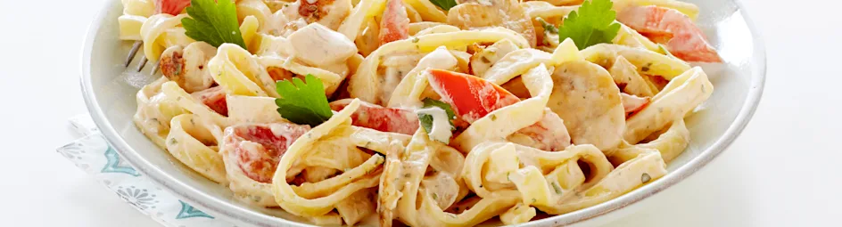 Pasta met kip, groenten en verse roomkaas