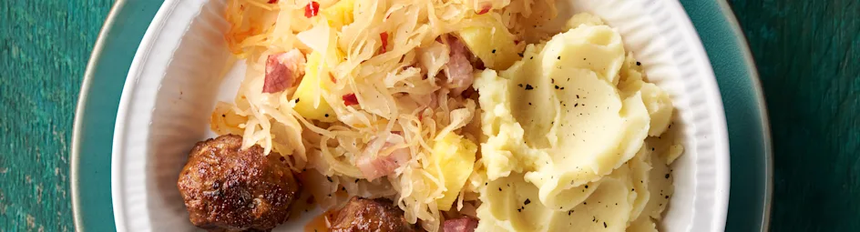 Zuurkool met ananas en pikante gehaktballetjes