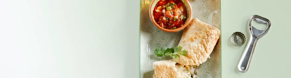 Visburrito met tomatensla