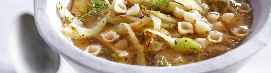 Venkelsoep met mozzarellacrostini