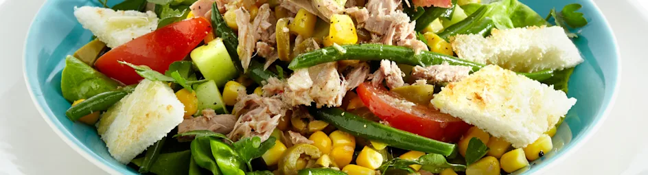 Tonijnsalade met knoflookcroutons