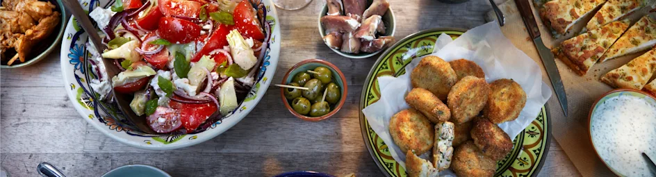 Tomatensalade met artisjok en feta