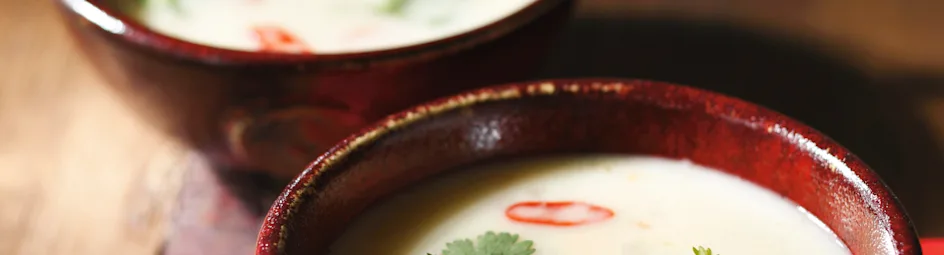 Thaise kippensoep met kokos en koriander