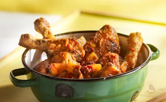 Stoof van kip met limoen en ananas