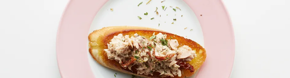 Stokbrood met tonijn en tomaat