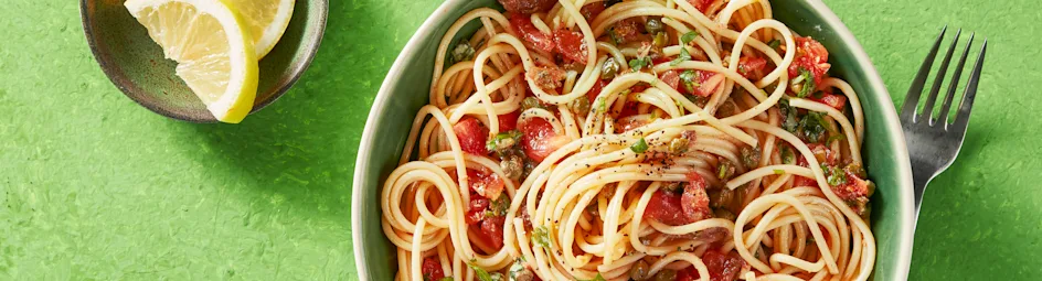 Spaghetti met tomaat, ansjovis en kappertjes