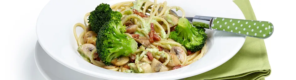 Spaghetti met spekjes, champignons en broccolisaus