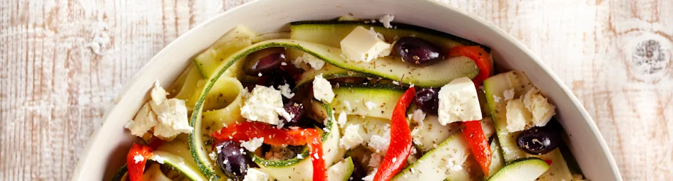 Salade van gemarineerde courgette en geroosterde paprika