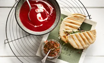 Pittige Bietensoep + Pita-Tosti
