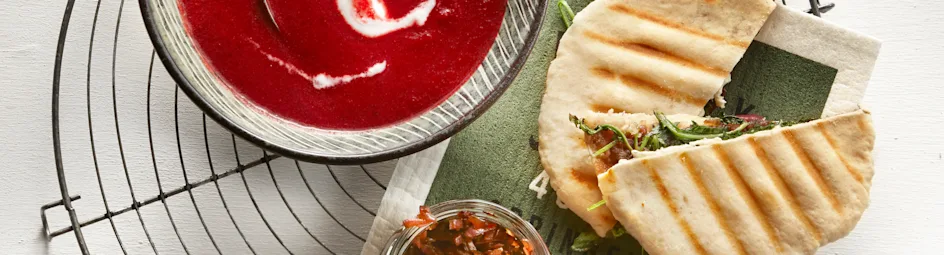Pittige Bietensoep + Pita-Tosti